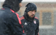 Bayern Munich tuyết rơi tràn ngập, vừa tập vừa run
