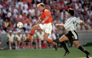 Video: Bàn thắng làm điên đảo cả thế giới của Dennis Bergkamp