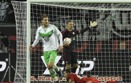 'Lord Bendtner' lại bị phạt vì... lo ngủ