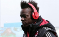 CLB dạy dỗ cầu thủ bằng cách... trưng dụng hình Balotelli