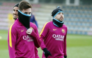 Siêu sao Barca bịt mặt 'mài vũ khí'