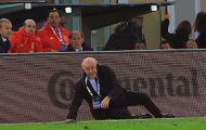 HLV Del Bosque ngã sấp mặt vì trọng tài biên