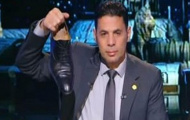 Làm từ thiện bằng... giày, Messi bị tố sỉ nhục người Ai Cập