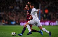 Khi Messi nên học Ronaldo nhìn lại phía sau