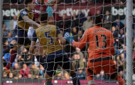Chùm ảnh: Andy Carroll quẩy nát hàng phòng ngự Arsenal