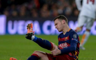 Bệnh binh Vermaelen tiếp tục 'làm bạn' với chấn thương