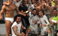 Đội bóng nữ khoe bụng, mặc đồ lót ăn mừng như... CR7
