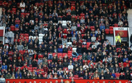 Old Trafford thưa thớt khán giả trong ngày Darmian vẽ nên tuyệt phẩm