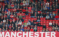 Old Trafford trống vắng: Van Gaal lạnh sống lưng