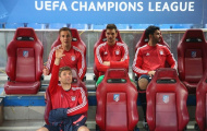 Muller, Goetze hành động lạ trên ghế dự bị ngày Bayern thất thủ