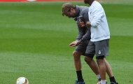 Klopp 'hóa đá' trước màn thể hiện tình cảm của Sturridge