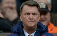 Van Gaal bảo vệ trò cưng sau pha 'giật chỏ' thô thiển