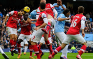 Cuộc đua top 4 Premier League: M.U cậy nhờ… Arsenal