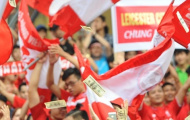 Hàng ngàn fan Hải Phòng đốt pháo, 'rải tiền' ở thủ đô