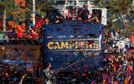 Barcelona lên bus, mừng danh hiệu La Liga thứ 6/8 mùa giải