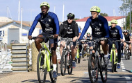 Tuyển Pháp đạp xe thư giãn ngày tập trung chuẩn bị EURO