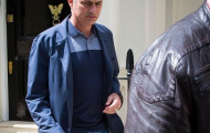 Van Gaal vẫy tay từ biệt, Mourinho dọn đồ đến Manchester United
