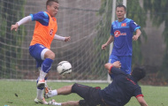 Phi Sơn hào hứng lừa bóng qua HLV Hữu Thắng