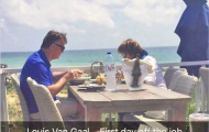 Rời M.U, Van Gaal làm gì đầu tiên?