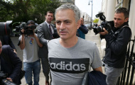 Jose Mourinho cười tươi rói, tung tăng dạo phố