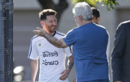 Bỏ qua phiên tòa, Messi rạng rỡ trên sân tập cùng Argentina