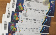 Bi hài chuyện vé in tên người mua: Có vé vẫn không chắc được vào sân