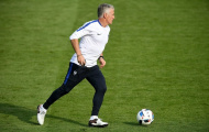 Didier Deschamps xỏ giày tập luyện cùng tuyển Pháp