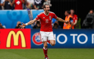 Bale sút phạt như Ronaldo, thủ môn hóa 'gã hề'
