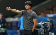 HLV Joachim Low diện áo thun, phong độ như 'soái ca'