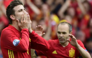 Pique ghi bàn nhưng Iniesta hay nhất trận