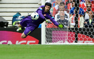 Video: Petr Cech bay lượn như chim vs Tây Ban Nha