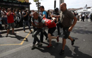 Cảnh sát Pháp thích thú khi thấy CĐV Nga đánh CĐV Anh?