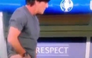 HLV Joachim Low lên tiếng về hành vi 'bẩn bựa'