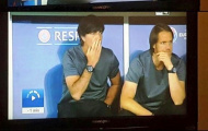 HLV Joachim Loew xin lỗi vì hành động mất vệ sinh