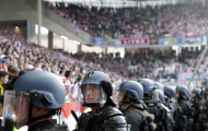 Lộ lý do CĐV Croatia ném pháo sáng xuống sân