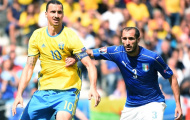Ibrahimovic suýt tẩn Chiellini ra bã