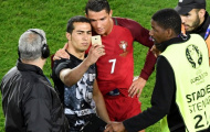 Video: Sút hỏng penalty, Ronaldo vẫn gượng cười selfie cùng fan (trùng)