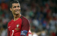 Ronaldo lại cúi đầu trước Messi