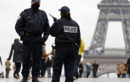 Nước Pháp đau đầu trước bài toán biểu tình và nguy cơ khủng bố