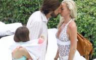 Pirlo hôn bà xã ngay trên bãi biển Miami