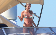 “Người đẹp bí ẩn” khoả thân trên du thuyền của Klopp