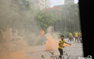 Khán giả Nam Định đốt pháo sáng, uy hiếp tinh thần đội khách TP.HCM