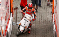 Marquez chạy Honda Lead sau khi 'ngã ngựa' tại MotoGP