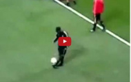 Video: Pha chạm bóng như một vị thần của Ronaldinho