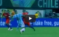 Video: Pha phạm lỗi vô duyên dẫn đến thẻ đỏ của Marcos Rojo
