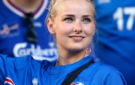 Liêu xiêu trước vẻ đẹp của CĐV Iceland trên khán đài