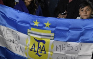 Bất ngờ với màn chào đón Leo Messi của fan Argentina