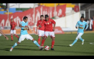 Video: Ronaldinho lại thi triển 'no-look pass' tuyệt đỉnh