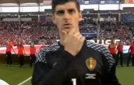 Hành động kỳ lạ của thủ thành Thibaut Courtois khi hát quốc ca