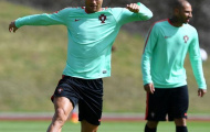 CR7 khoe kỹ thuật trước trận gặp Ba Lan